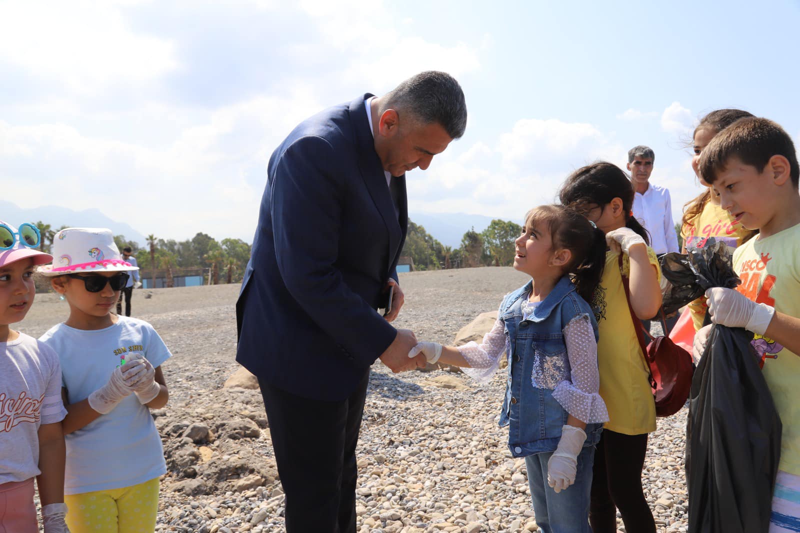  Çevre dostu 1000 okuldan biri olan Payasımızın gururu Şehit Mustafa Ozan Gökçe İlkokulu öğrencilerimiz ile Çevre Haftası vesilesiyle çevre temizliği ve Sıfır Atık Kütüphanesi açı